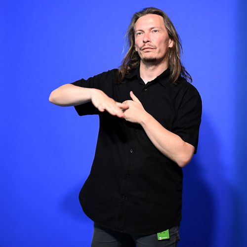 Photo de Frédéric Poivre, interprète langue des signes